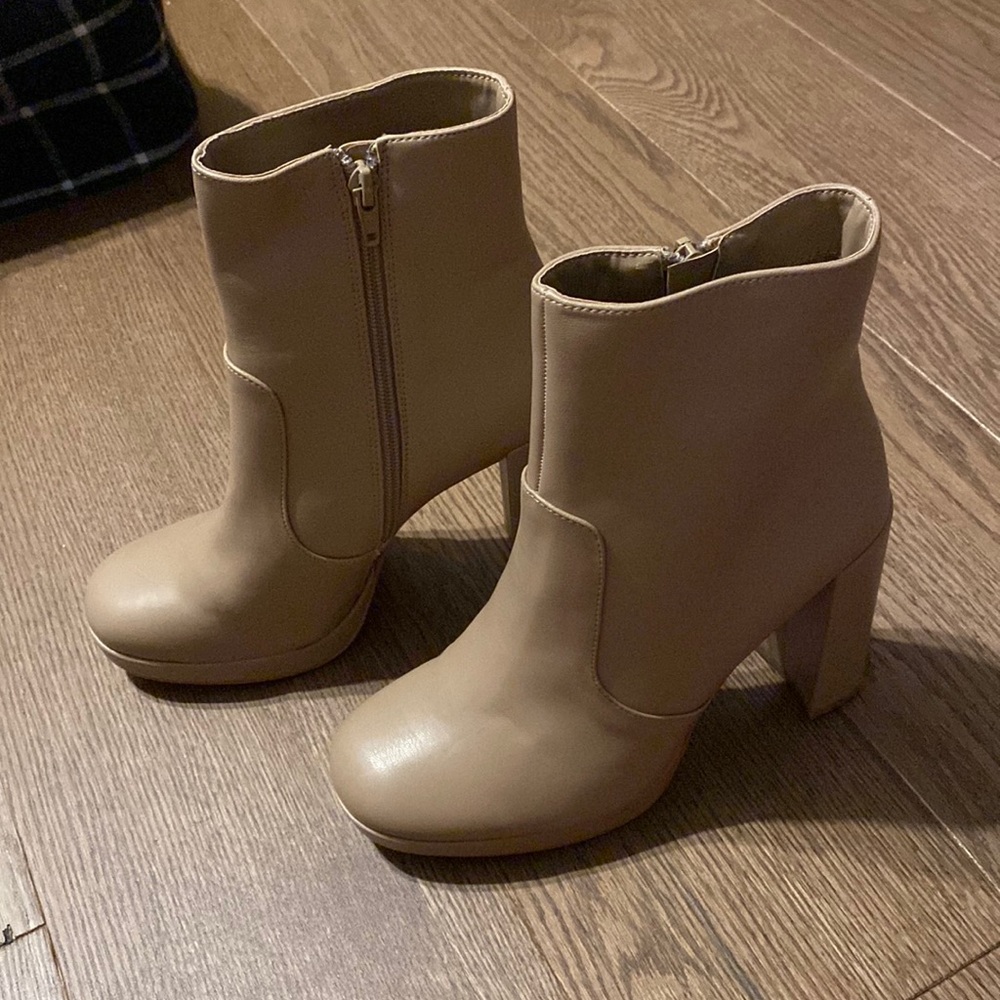Beige heels